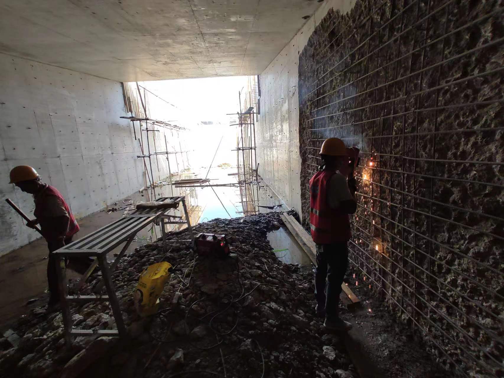 盐城挖断承重墙导致楼体开裂，加固施工方案出炉